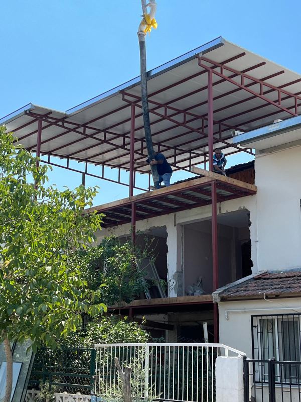 Üst kat çelik konstrüksiyon montajı ve duvar açma işleri